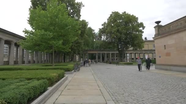 柏林的Alte Nationalgalerie花园 — 图库视频影像