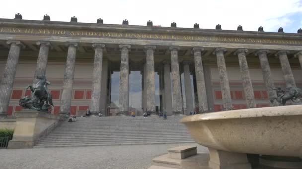 Altes Müzesi Nin Merdivenlerindeki Insanlar — Stok video