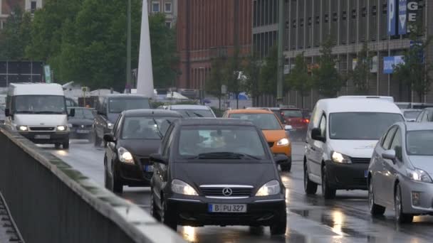 Carros Uma Rua Cidade — Vídeo de Stock