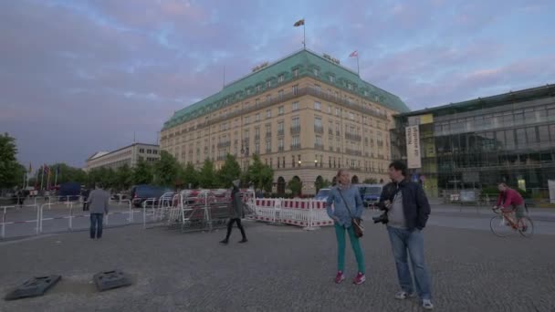 Pariser Platz Вечером — стоковое видео