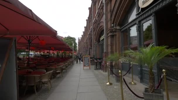 Restaurants Entlang Einer Gasse — Stockvideo