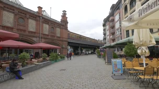 火车站附近的一个小广场 — 图库视频影像