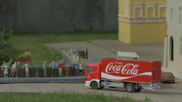 Camion Miniatura Vicino Figurine Plastica — Video Stock