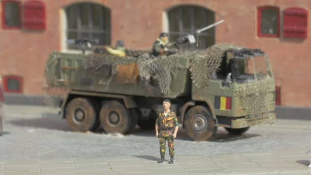 Miniatyr Soldat Staty Lastbil — Stockvideo