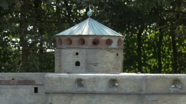 Een Miniature Vesting Baksteen Toren — Stockvideo