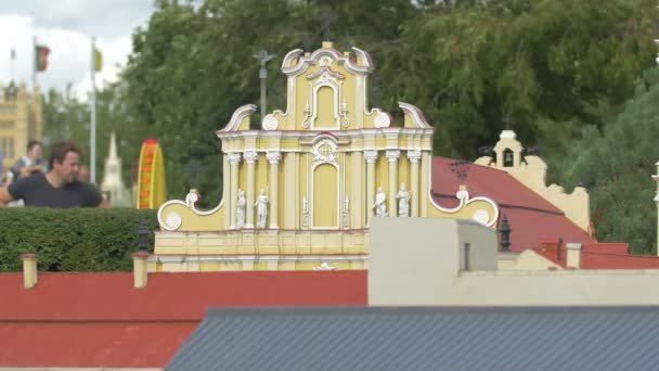 Gul Fasad Miniatyr Byggnad Topp — Stockvideo