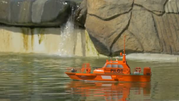 Primer Plano Bote Naranja Miniatura — Vídeos de Stock