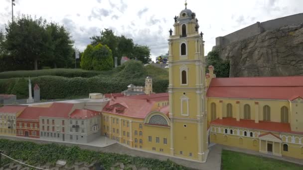 Een Miniatuur Van Universiteit Van Vilnius — Stockvideo