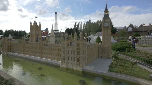 Eine Miniatur Des Britischen Parlaments Einem Park — Stockvideo