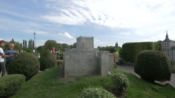 公园里的城堡缩影 — 图库视频影像