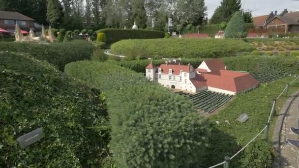 Edificio Miniatura Arbustos Parque — Vídeos de Stock