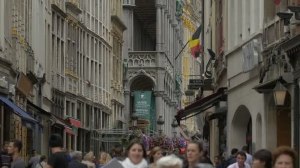 Incliné Vers Haut Une Rue Bondée Avec Vieux Bâtiments — Video