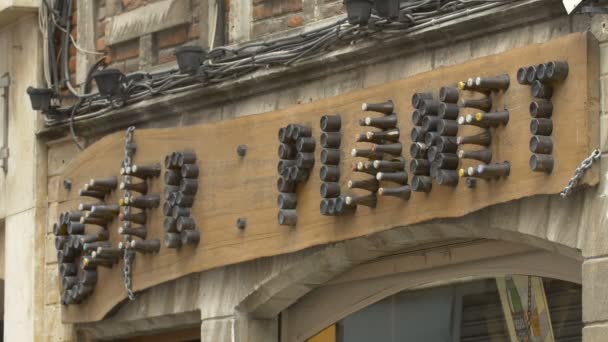 Primer Plano Cartel Hecho Botellas — Vídeos de Stock