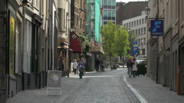 Una Calle Con Pavimento Adoquinado — Vídeos de Stock