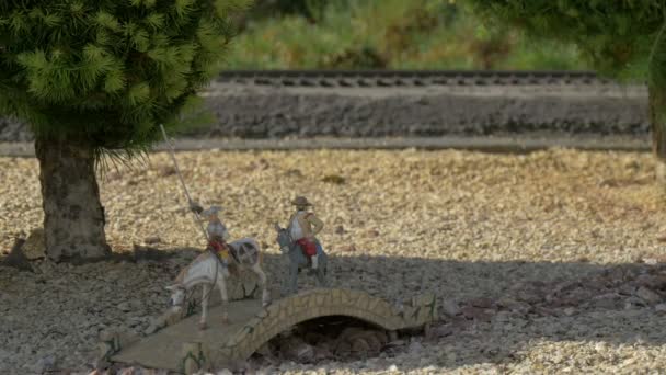 Don Quichote Und Sancho Pansa Miniaturfiguren — Stockvideo