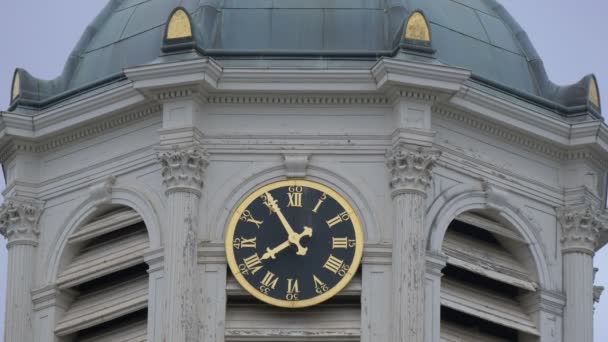 Gros Plan Une Horloge Sur Bâtiment — Video