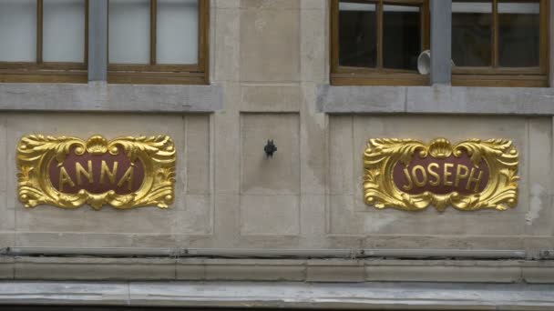 Deux Inscriptions Sur Une Façade Bâtiment — Video