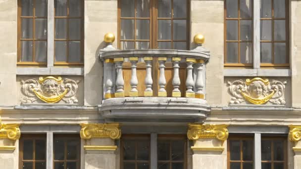 Balkon Budynku Złotymi Detalami — Wideo stockowe