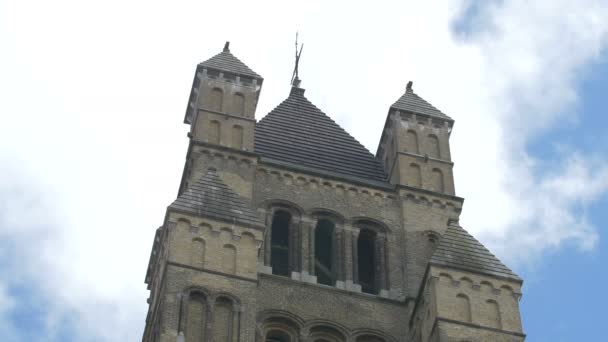 Χαμηλή Γωνία Άποψη Του Καθεδρικού Ναού Του Αγίου Salvator — Αρχείο Βίντεο