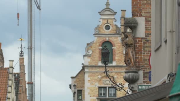 Статуя Розі Будинку Брюгге — стокове відео