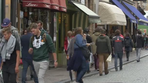 Menschen Auf Der Straße Wollestraat — Stockvideo