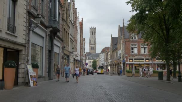 Persone Piedi Bicicletta Auto Alla Guida Bruges — Video Stock