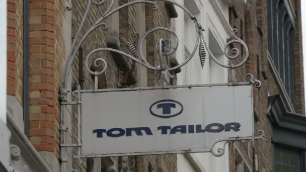Tom Tailor Store Sign — Stock Video