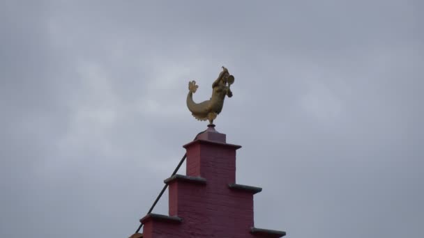 Golden Mermaid Statue Top Building — Video Stock