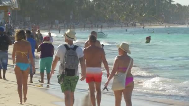 Walking Ocean Shore Punta Cana — Stockvideo