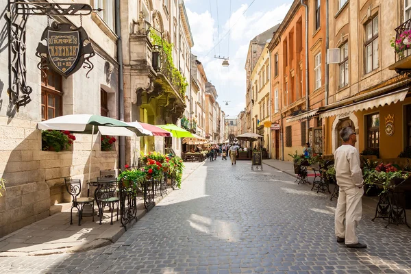 Eski şehir Lviv Ukrayna, 28 Haziran, 2015 Street yürüyüş