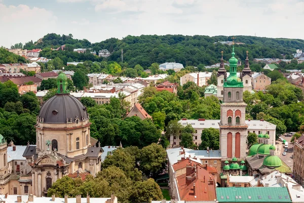 Weergave van oude kleine stad Lviv — Stockfoto