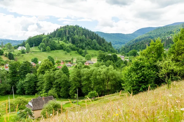 Село в горах — стокове фото