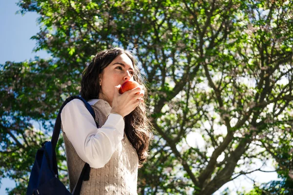 Close College Girl Eating Apple Campus Shot Copy Space — Stok fotoğraf