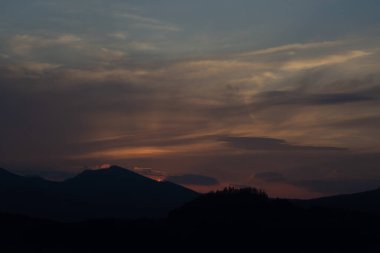 Tek bir yer. Gün batımının daha fazla görüntüsü.