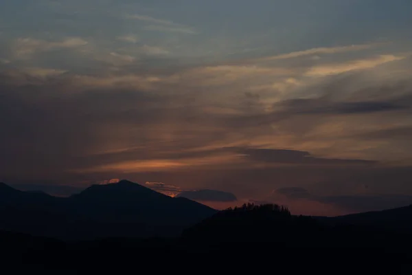 Tek bir yer. Gün batımının daha fazla görüntüsü.