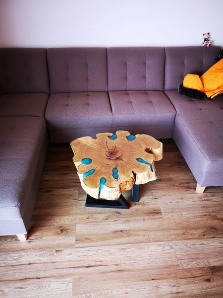 150 yıllık ahşap ve mavi epoksi