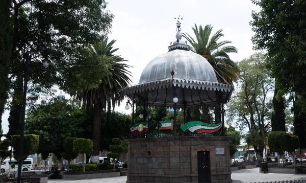 Kiosque Centre Parc Avec Décoration Fête Mexicaine — Photo