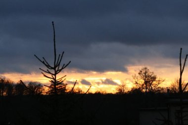 Kırsalda gün batımı altın saat