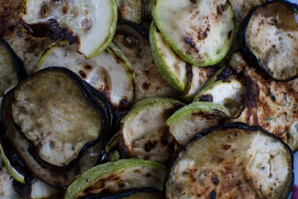 Nahaufnahme Von Gegrillten Zucchini Mit Salz Und Vegetarische Und Gesunde — Stockfoto