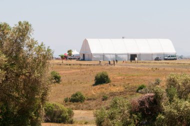 Doana Kuş Fuarı, İspanya 'nın güneyindeki en önemli ornitolojik turizm fuarıdır ve Dehesa de Abajo Doğal Rezerv Konseri' nde düzenlenmektedir..