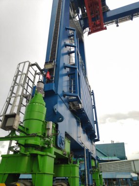 Rubber Tyred Gantry Crane Sorong Limanı avlusunda