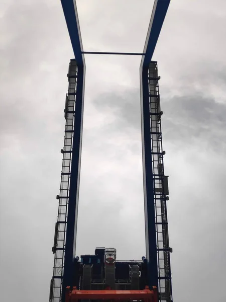 Gumiabroncs Gantry Crane Sorong Kikötő Udvarán — Stock Fotó