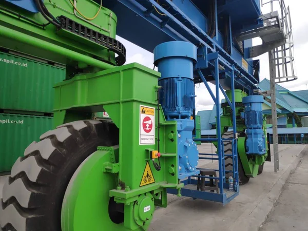 Rubber Tyred Gantry Crane Sorong Limanı avlusunda