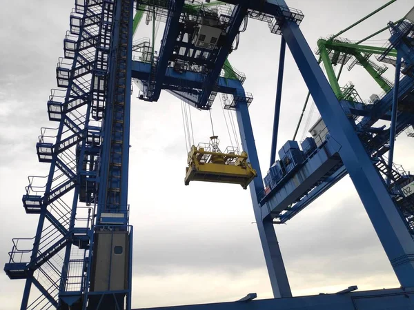 Quay Gantry Crane Statek Żurawia Brzegowego Sts Podwórku Portu Sorong — Zdjęcie stockowe