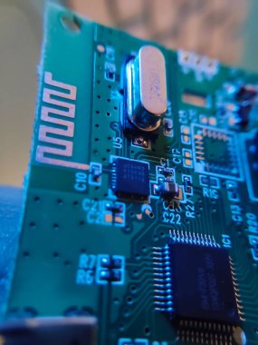 Bir konsol oyununun joystick içerisindeki bileşenleri