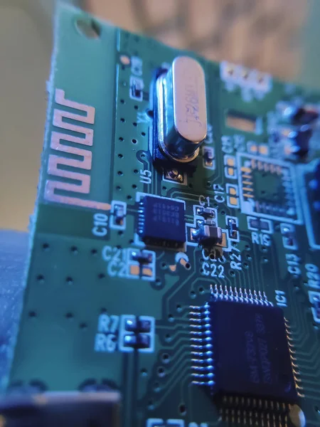 Bir konsol oyununun joystick içerisindeki bileşenleri
