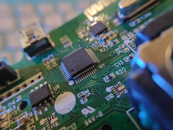 Bir konsol oyununun joystick içerisindeki bileşenleri