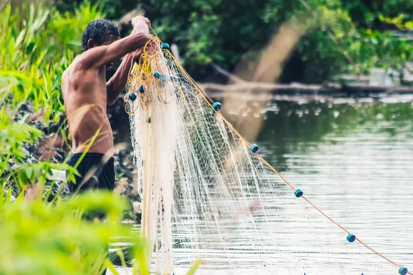 Sorong Zachodnia Papua Indonezja Sierpnia 2021 Staw Rybacy Łowią Ryby — Zdjęcie stockowe