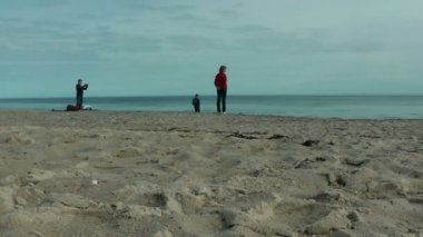 Kumsalda mutlu bir aile