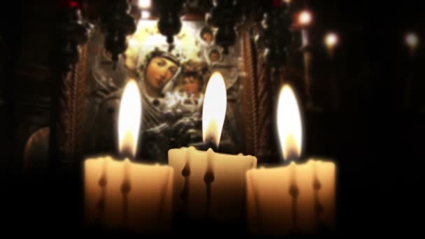 Candles in the night inside church — Stock Video